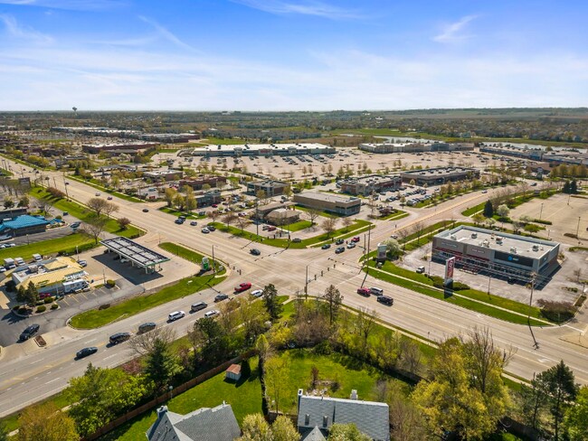 Building Photo - 400 Gloria Ln