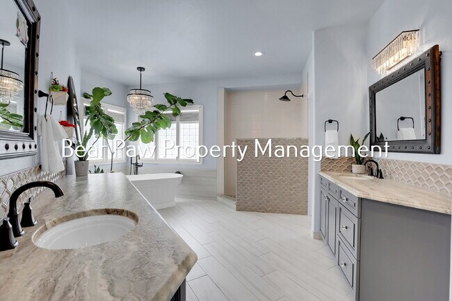 Building Photo - Stunning Home in the Ridge!!