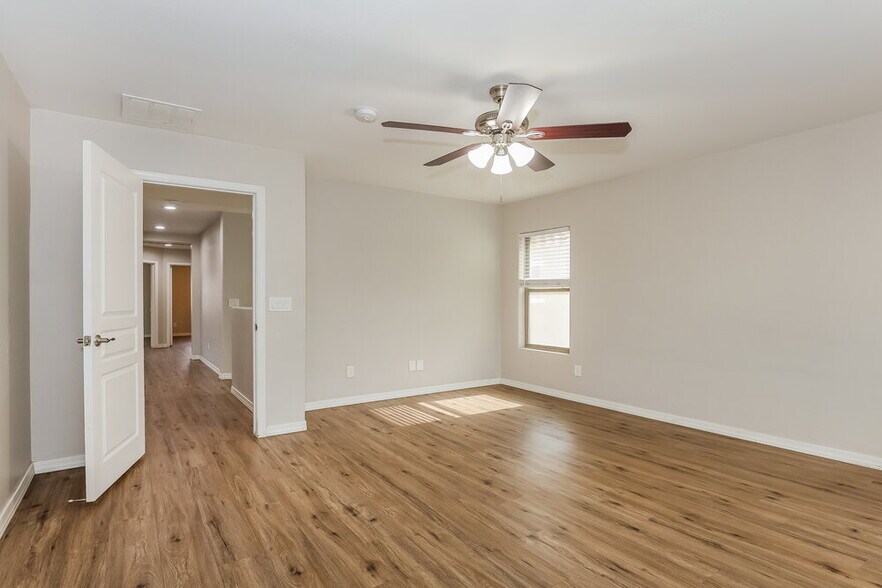 Building Photo - 809 E Agua Fria Ln