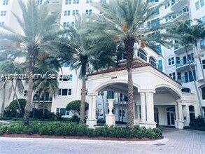 Building Photo - 20000 E Country Club Dr