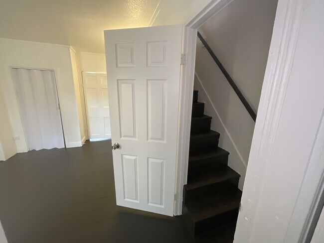 Building Photo - 208 Liberty Ct