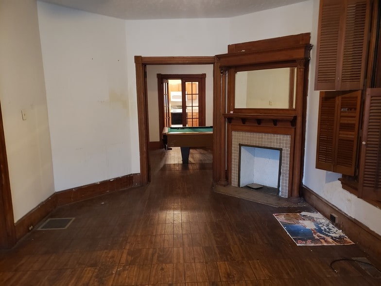 Building Photo - 213 W Chestnut St