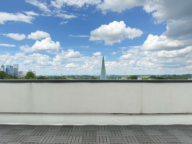 Building Photo - 542 Boulevard NE