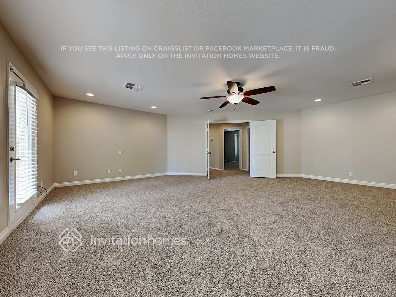 Building Photo - 8460 Del Vista Ct