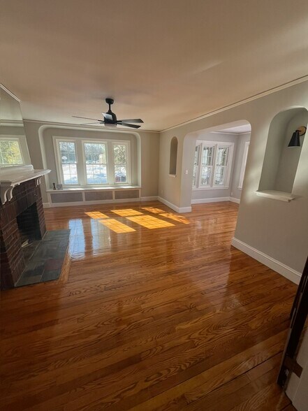 Building Photo - 25 Wawecus Rd