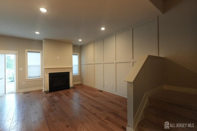 Building Photo - 1404 Tavern Rd
