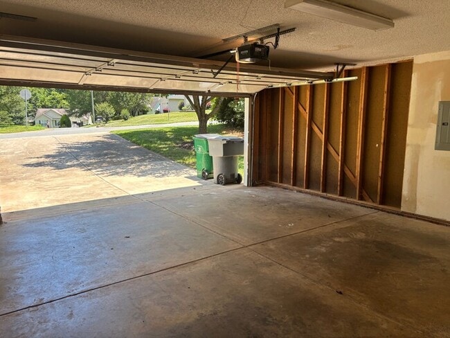 Building Photo - Spacious 3 bedrooms 2 ½ bath home in Rolli...