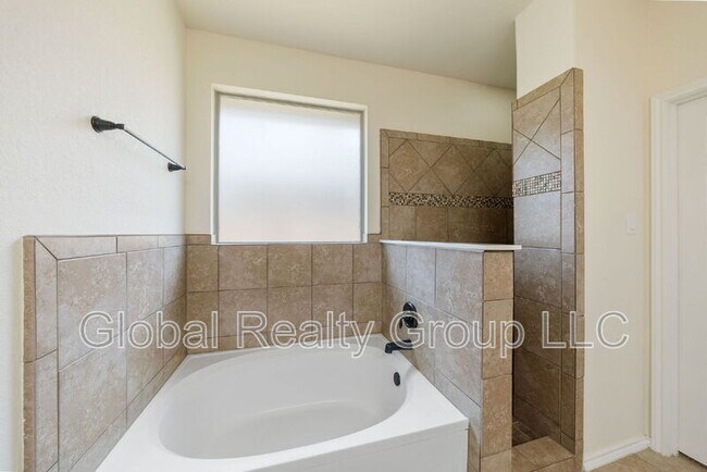 Building Photo - 2118 Pecan Haven