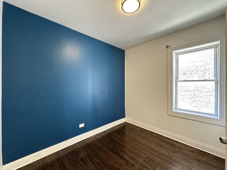 Building Photo - 1621 N McVicker Ave