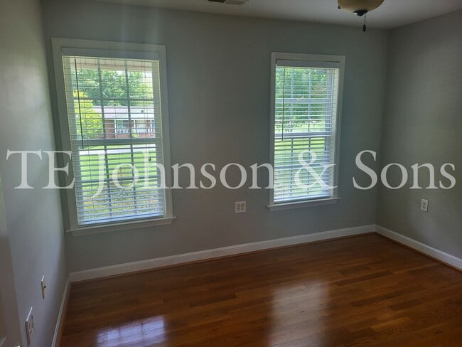 Building Photo - Charming 3BR Home with Bonus Room, Screened Deck & Two-Car Garage