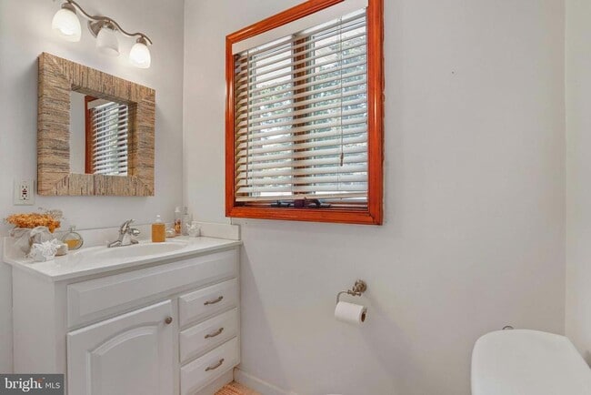 Building Photo - 5135 Summit Dr