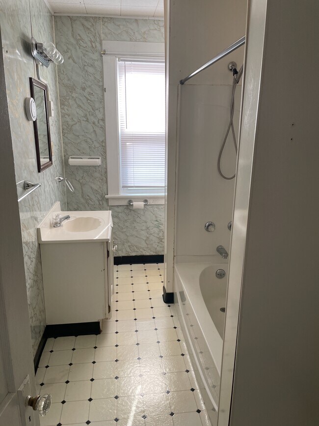 Building Photo - 116 N 20th St