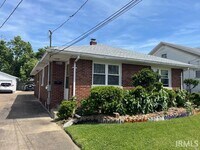 Building Photo - 118 S Weinbach Ave