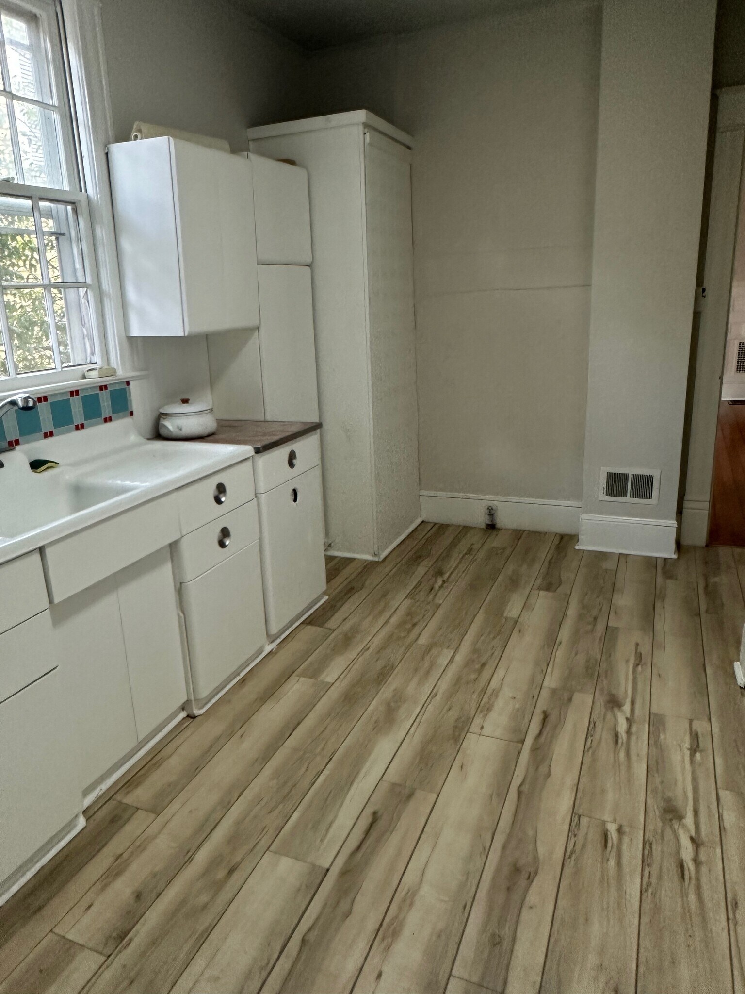 Building Photo - 114 S 5th Ave