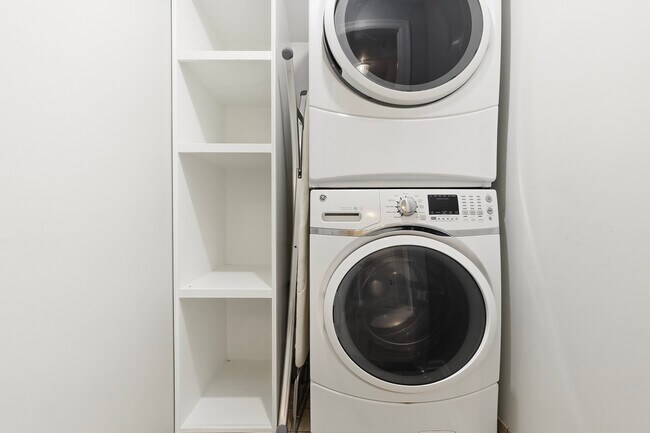 Building Photo - 1 Fox Hill Dr