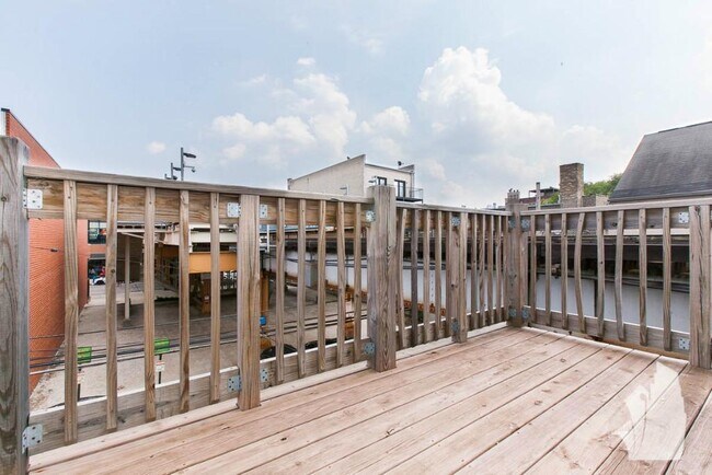 Building Photo - 3417 N Janssen Ave