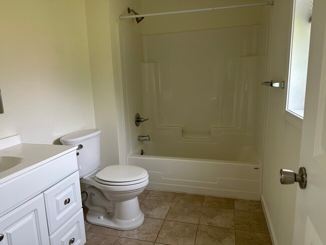 Building Photo - 175 Kendall Ave