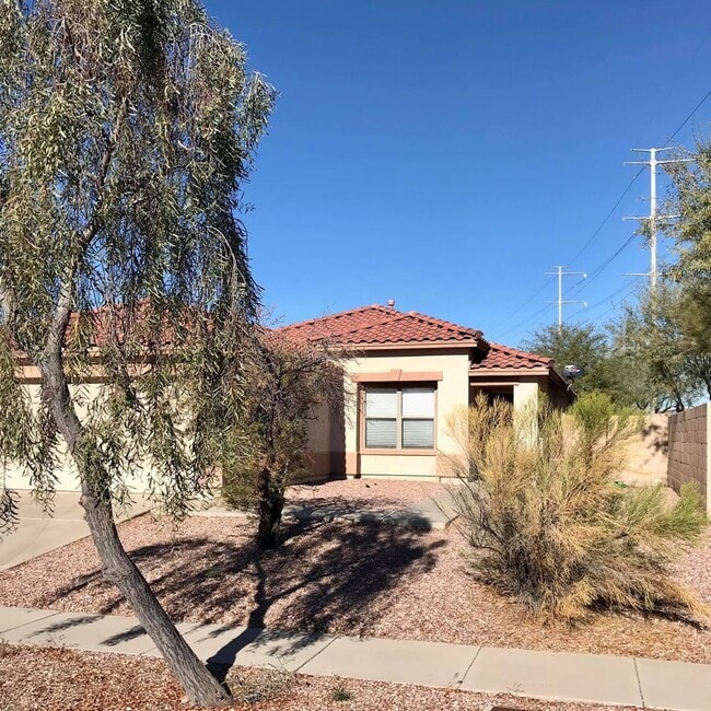 Building Photo - Spacious 3-bedroom plus den in North Phoenix