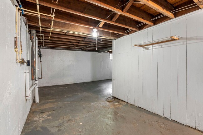 Building Photo - Charming Updated 2 Bed, 1 Bath Ranch – A H...