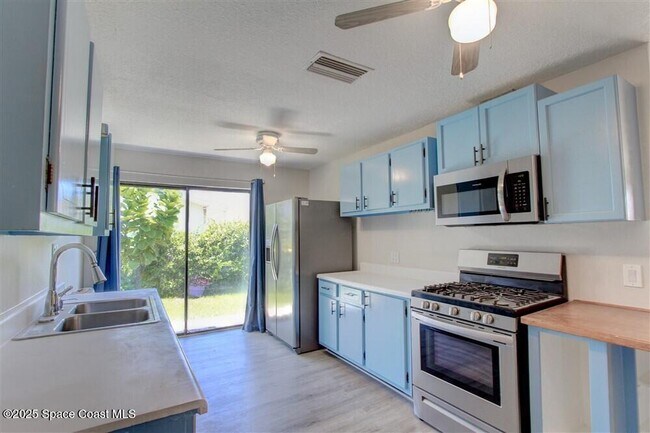 Building Photo - 331 Carmine Dr