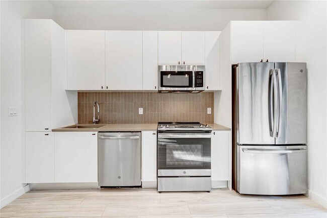 Building Photo - 800 Embassy Dr