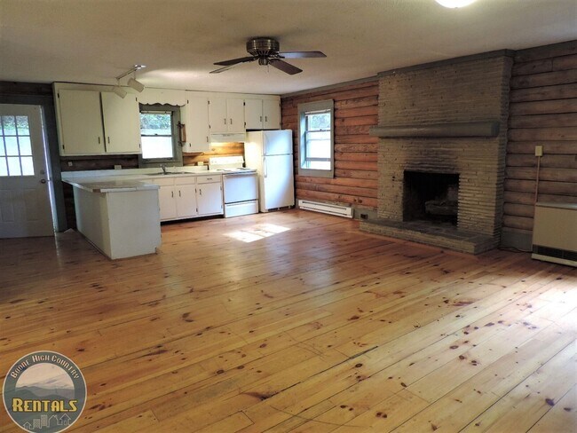 Building Photo - Log Home in Alpine Acres