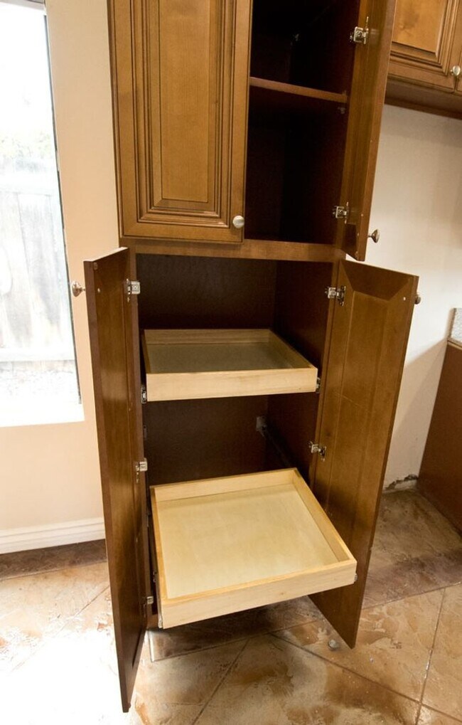 Building Photo - Beautiful 4BR/3 Full BA single family home with large yard