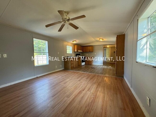 Building Photo - 102 Park Dr