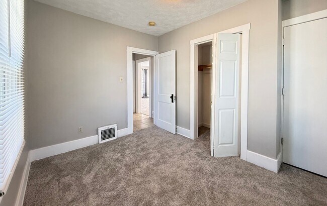 Building Photo - 3 Bedroom Home with Private Upstairs Suite