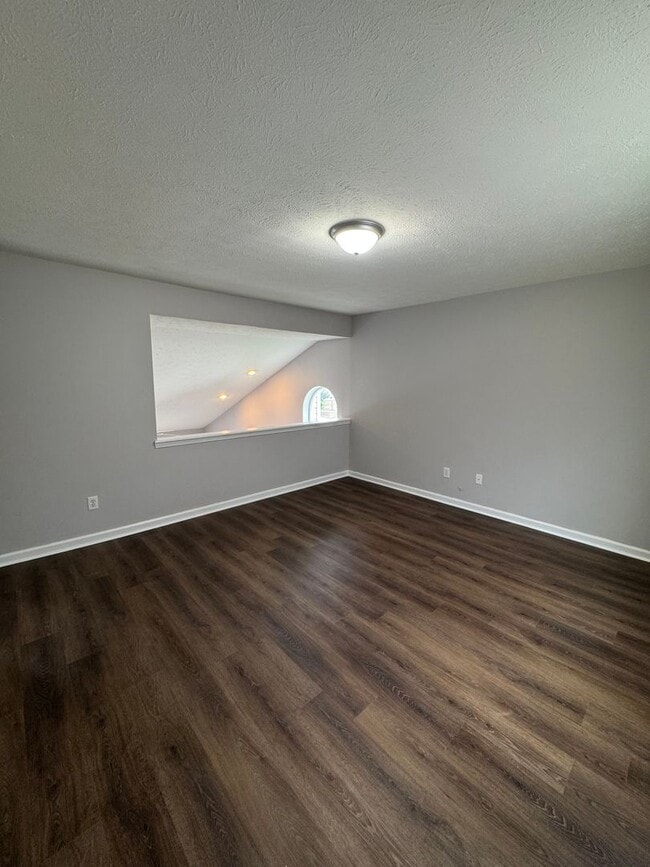 Building Photo - 3240 Crestwell Dr