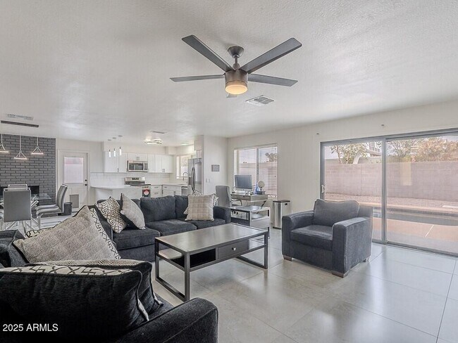 Building Photo - 5817 S Siesta Ln