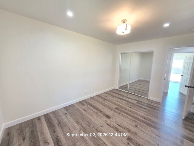 Building Photo - 858 N Darfield Ave