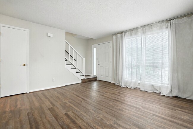 Building Photo - 1101 Surry Ln