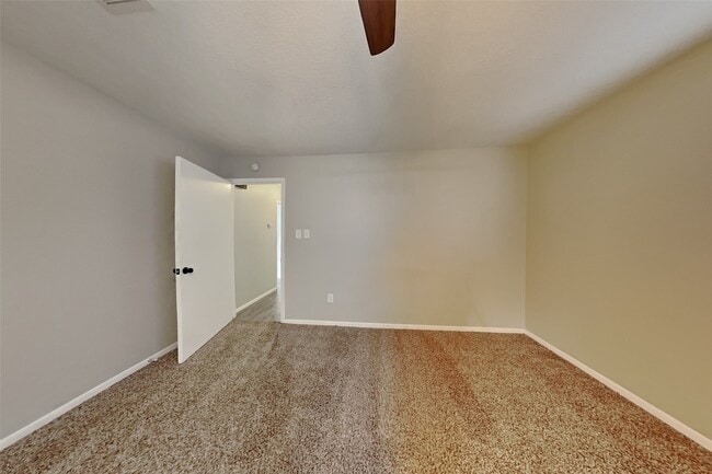 Building Photo - 22135 N Fork Dr