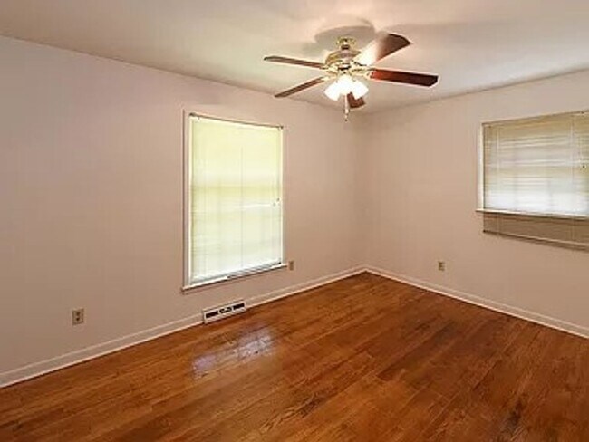 Building Photo - Discover the perfect blend of comfort and ...