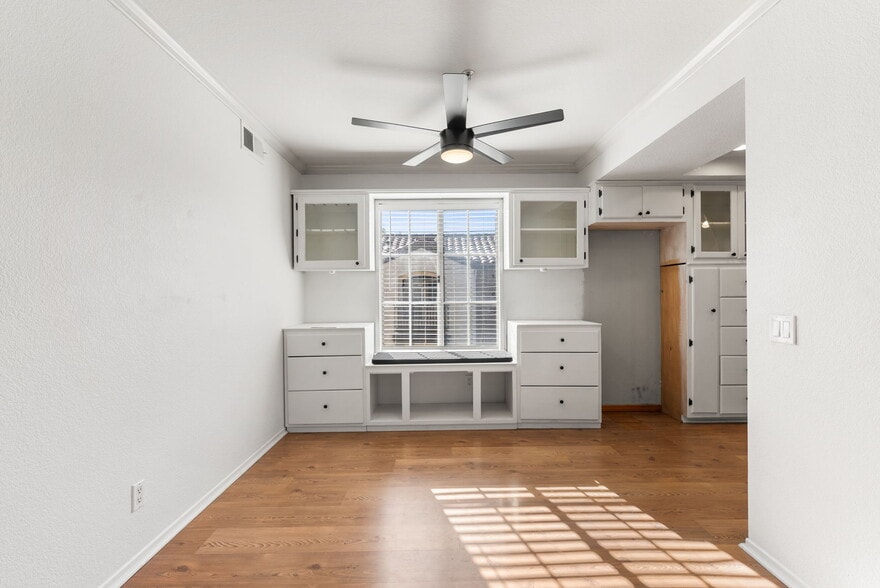 Building Photo - 155 N Cross Creek Rd