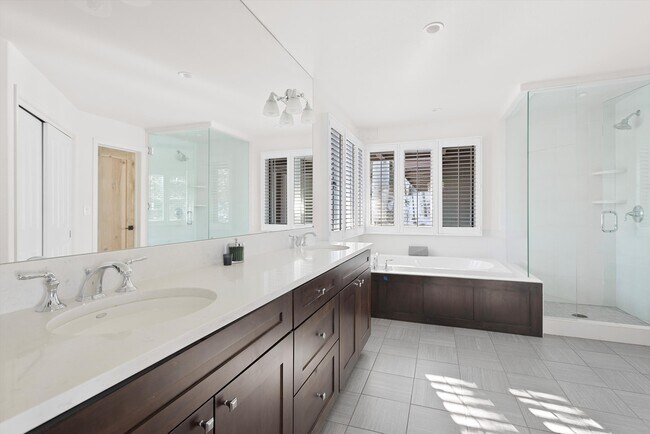 Building Photo - 18 Edgewood Ln