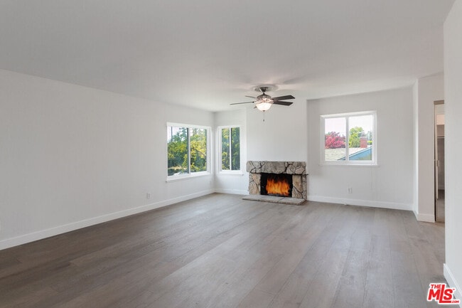 Building Photo - 22737 Stagg St