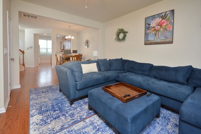 Building Photo - Modern 2BR/2.5BA Townhome in Stratford Lak...