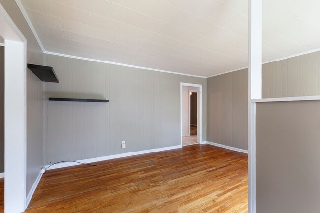 Building Photo - OPEN HOUSE:Spacious 3 beds & 3 Full Baths ...