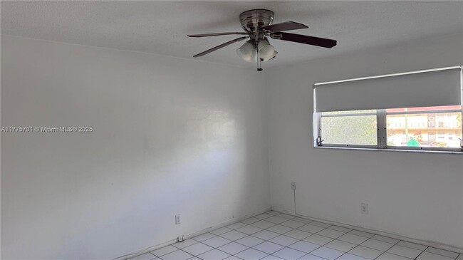Building Photo - 20201 NE 29th Ct
