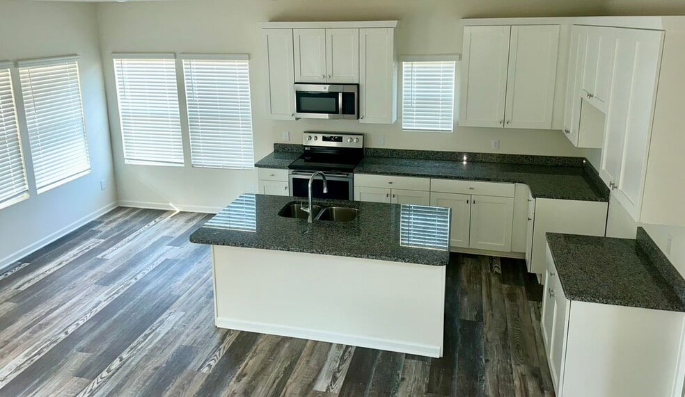 Building Photo - 248 Mills Ave