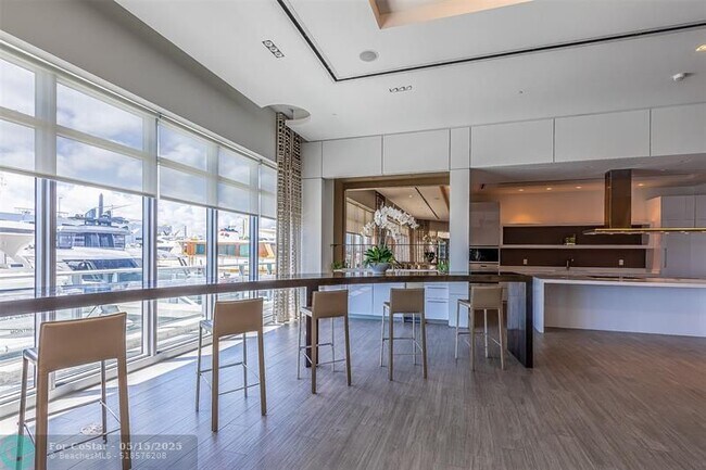 Building Photo - 17301 Biscayne Blvd