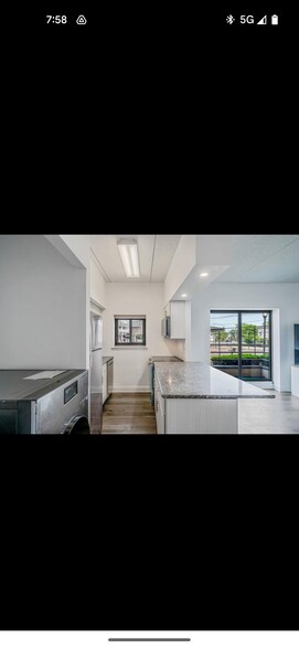 Building Photo - 725 Miller Ave