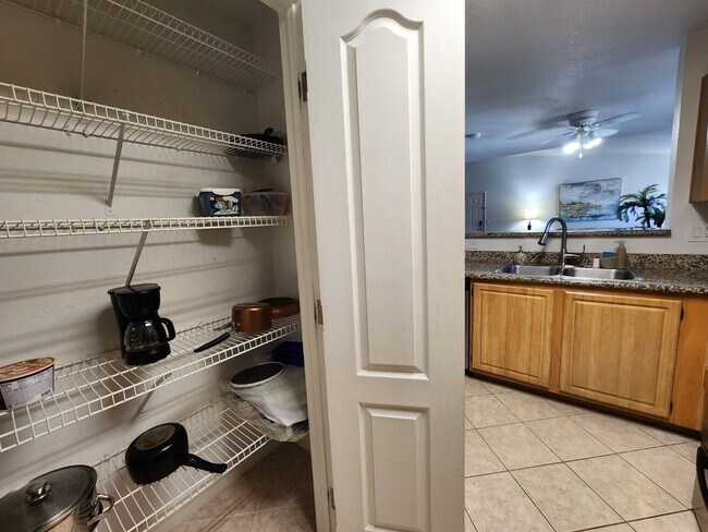 Building Photo - Gated 2 Bedroom Condo - Furnished