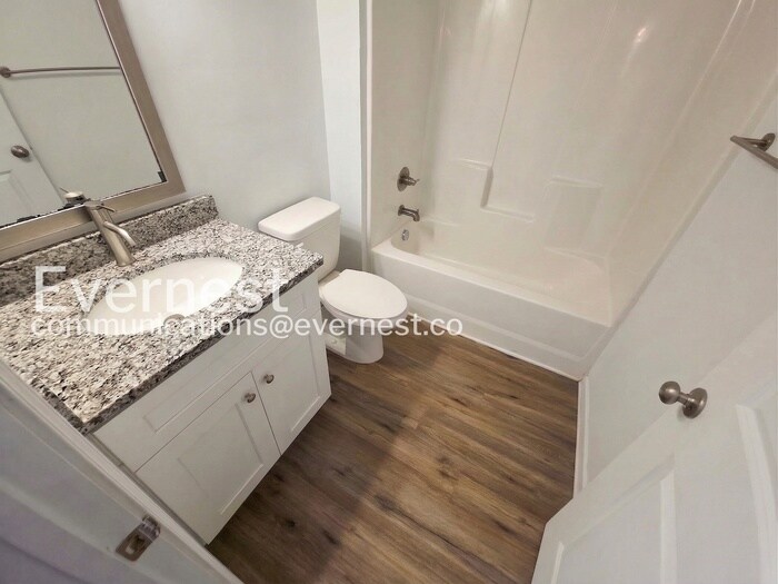 Building Photo - 225 Tanner St