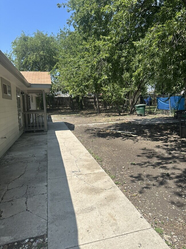Building Photo - 1311 Hortencia Ave