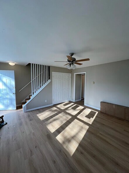Building Photo - 1115 Burgundy Ln