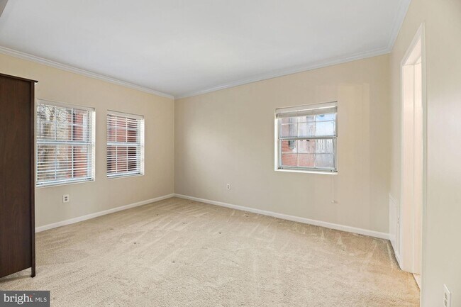 Building Photo - 1817 Queens Ln