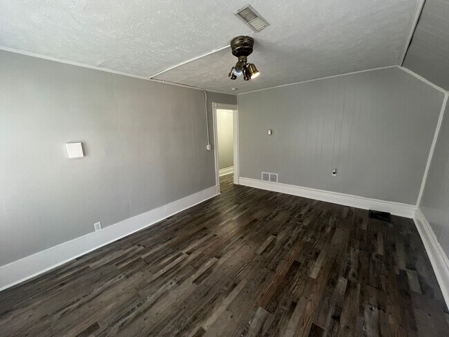 Building Photo - 2904 Q St